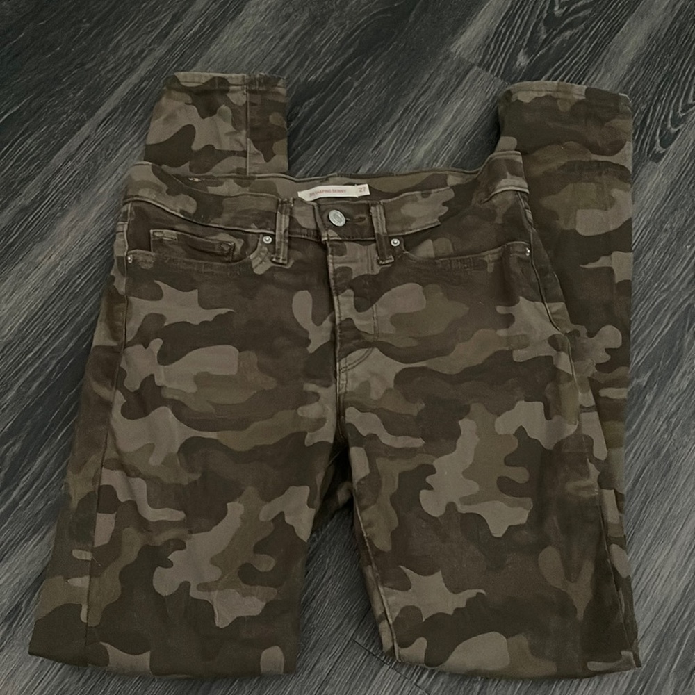 Levi camo jeans